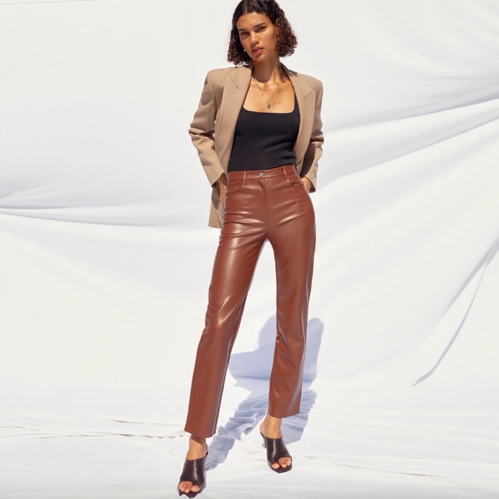 Aritzia NWT Wilfred Melina Vegan
Leather High Rise Straight Leg Pants Size 2